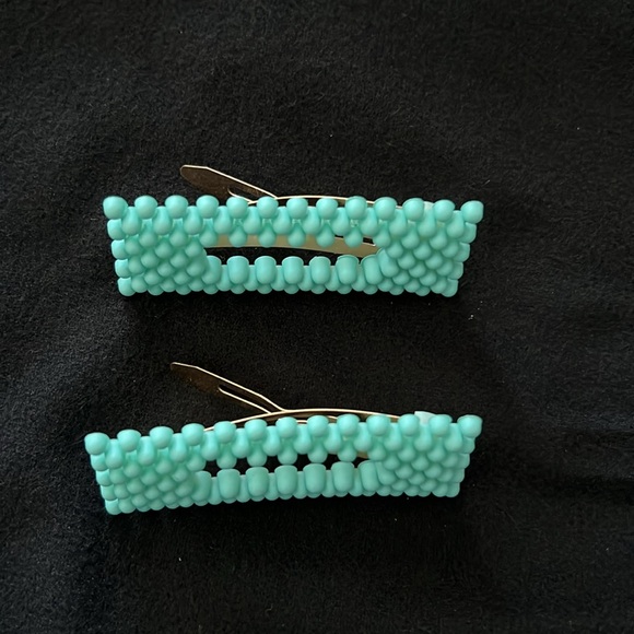 Beaded turquoise snap clips 2pc barrettes - Picture 3 of 3